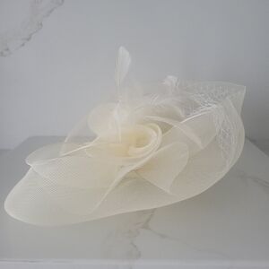 Elegant Cream Fascinator with Feathers
